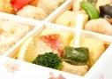 梅の花 豆腐しゅうまいや長州鶏の湯葉唐揚げと季節の炊き込み御飯の弁当-thirdsmallimage