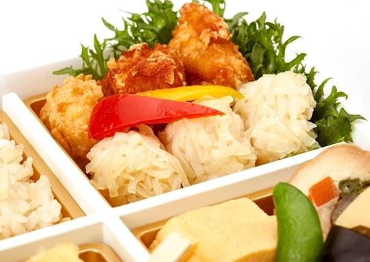 梅の花 豆腐しゅうまいや長州鶏の湯葉唐揚げと季節の炊き込み御飯の弁当-secoundlargeimage