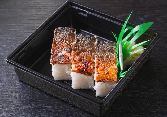 炙りさばの押し寿司(半量三つ切り) 680円｜柿家すし(カキヤスシ)の弁当 