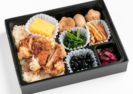 チキン竜田弁当 自家製ソース 860円 築地魚河岸穴子屋 樹の弁当配達 くるめし弁当